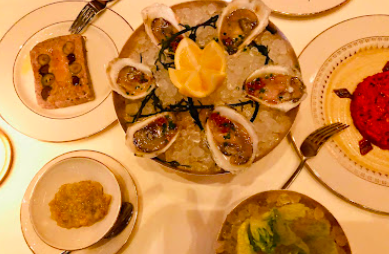The Grill House signature dishes Oysters
Filet Mignon
House Cured Salmon